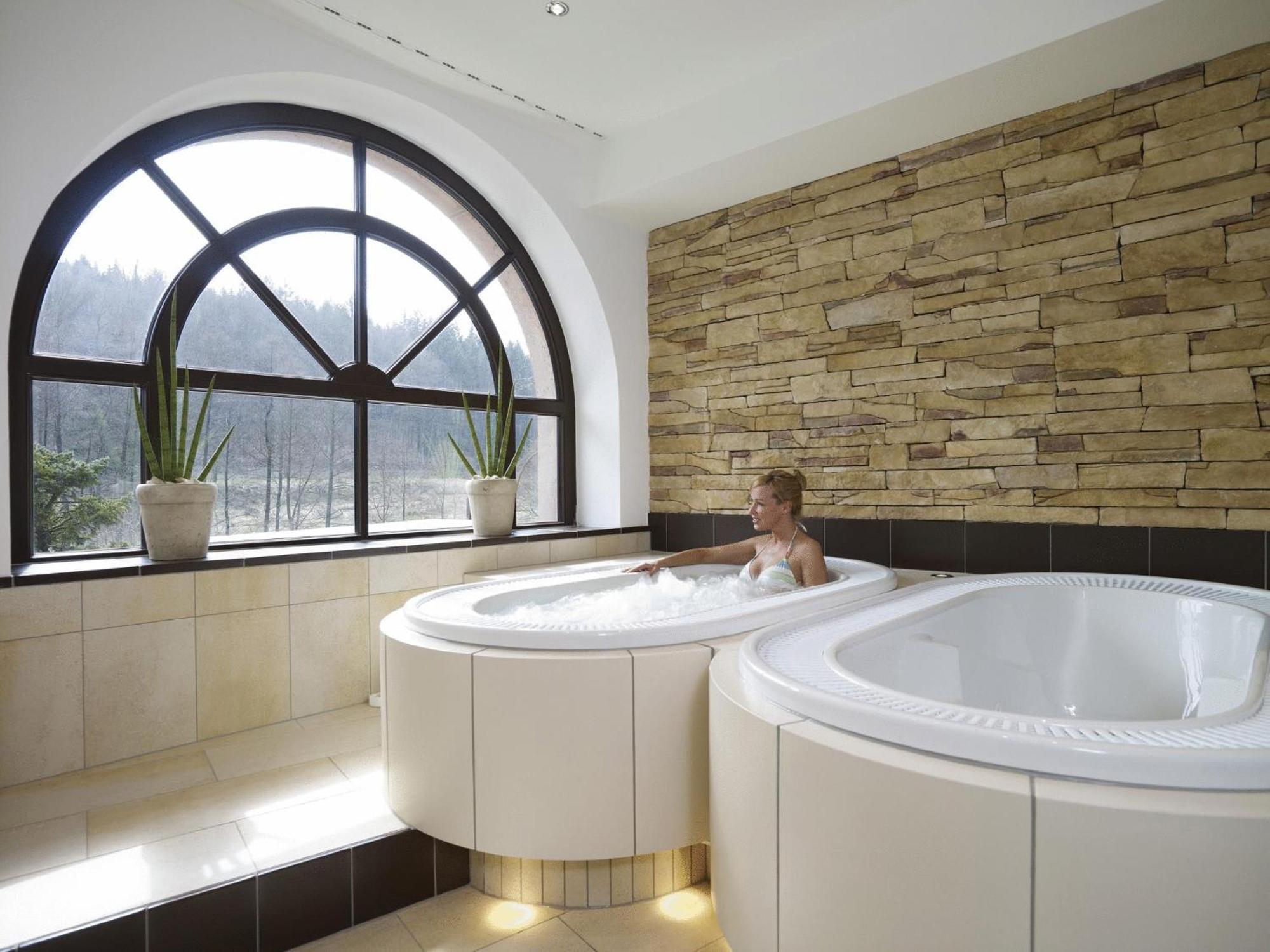 Naturhotel Ruegers Forstgut Mespelbrunn Buitenkant foto