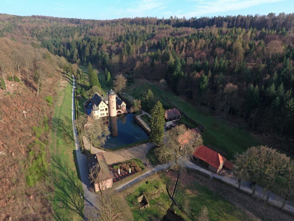 Naturhotel Ruegers Forstgut Mespelbrunn Buitenkant foto